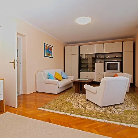 Apartman Marija 1327 *
